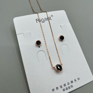 Set of necklace and earrings in gold with bright dark blue.